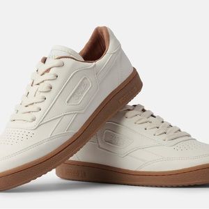 Saye Modelo '89 Caramel unisex sneaker size 7.5W